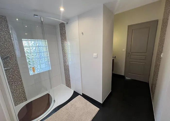 Raphael Villa